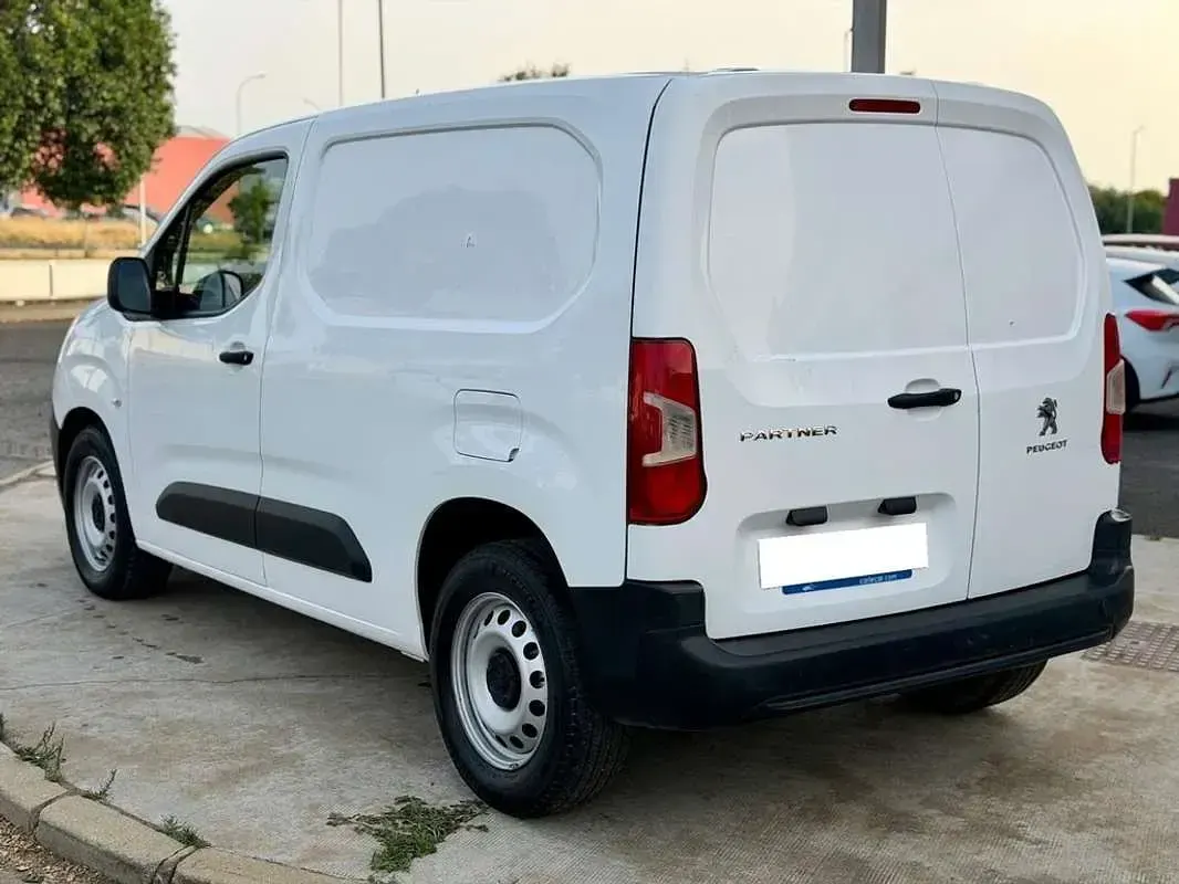 Usado Peugeot Partner S 102 CV (75 kW) 2022 Blanco Monovolumen