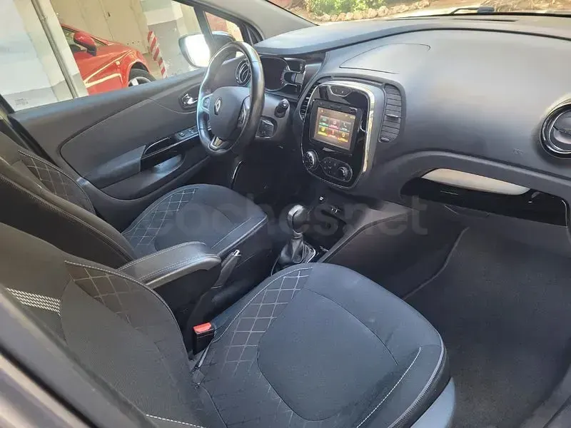 Usado Renault Captur Intens 120 CV (88 kW) 2016 Beige SUV
