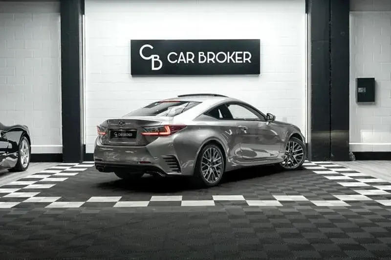 Usado Lexus RC300h Sport Line 223 CV (164 kW) 2017 Gris / plata Coupe