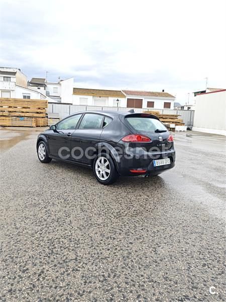 Usado Seat Leon Reference 140 CV (102 kW) 2005 Negro Utilitario