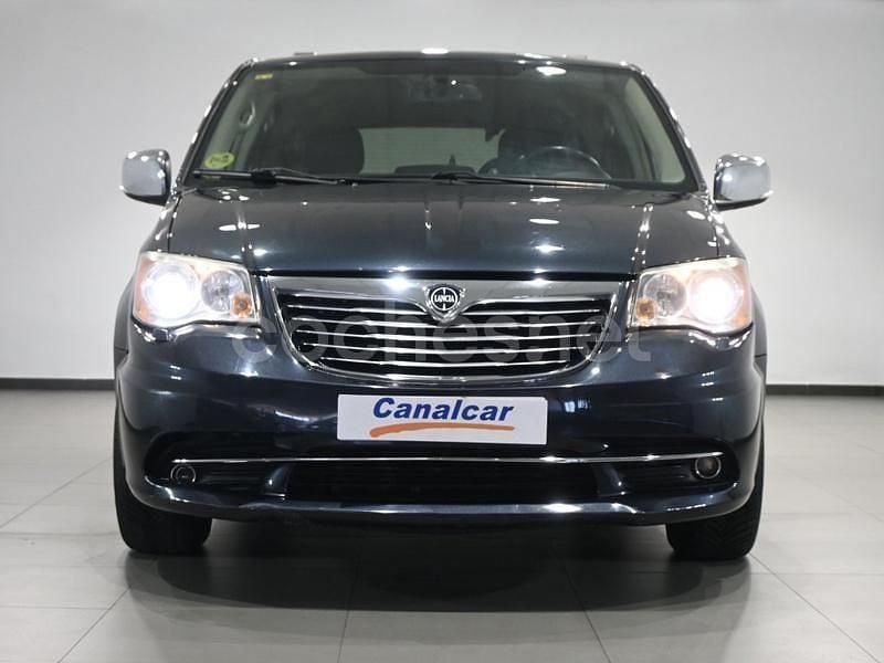 Usado Lancia Voyager Silver 177 CV (130 kW) 2014 Negro Monovolumen