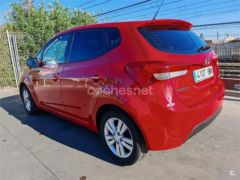 Usado Hyundai ix20 Classic 90 CV (66 kW) 2014 Rojo Utilitario