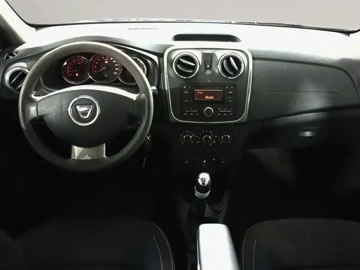 Usado Dacia Sandero 90 CV (66 kW) 2015 Rojo Berlina