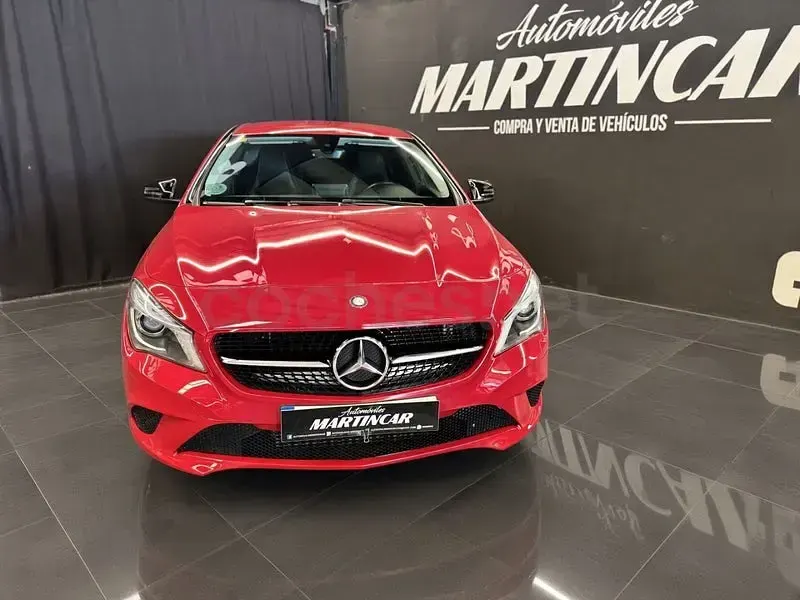 Usado Mercedes CLA200 Urban 136 CV (100 kW) 2015 Rojo Coupe