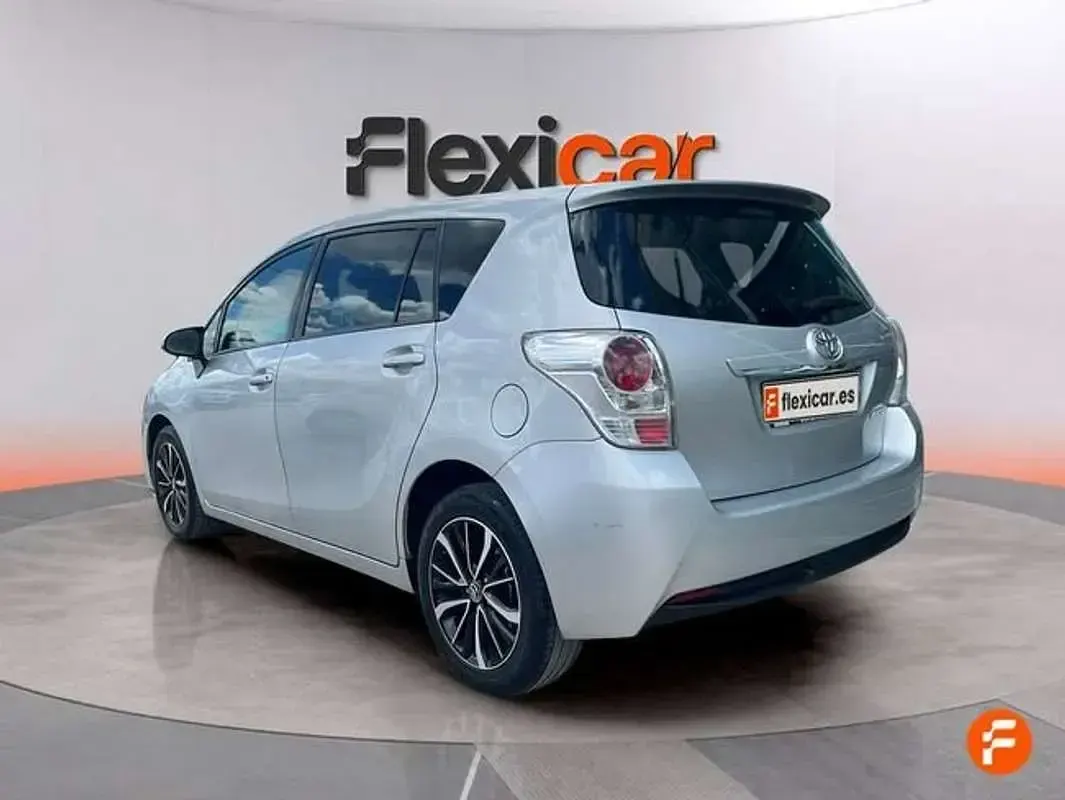 Käytetty Toyota Verso Advance 132 HP (97 kW) 2018 Harmaa Tila-auto