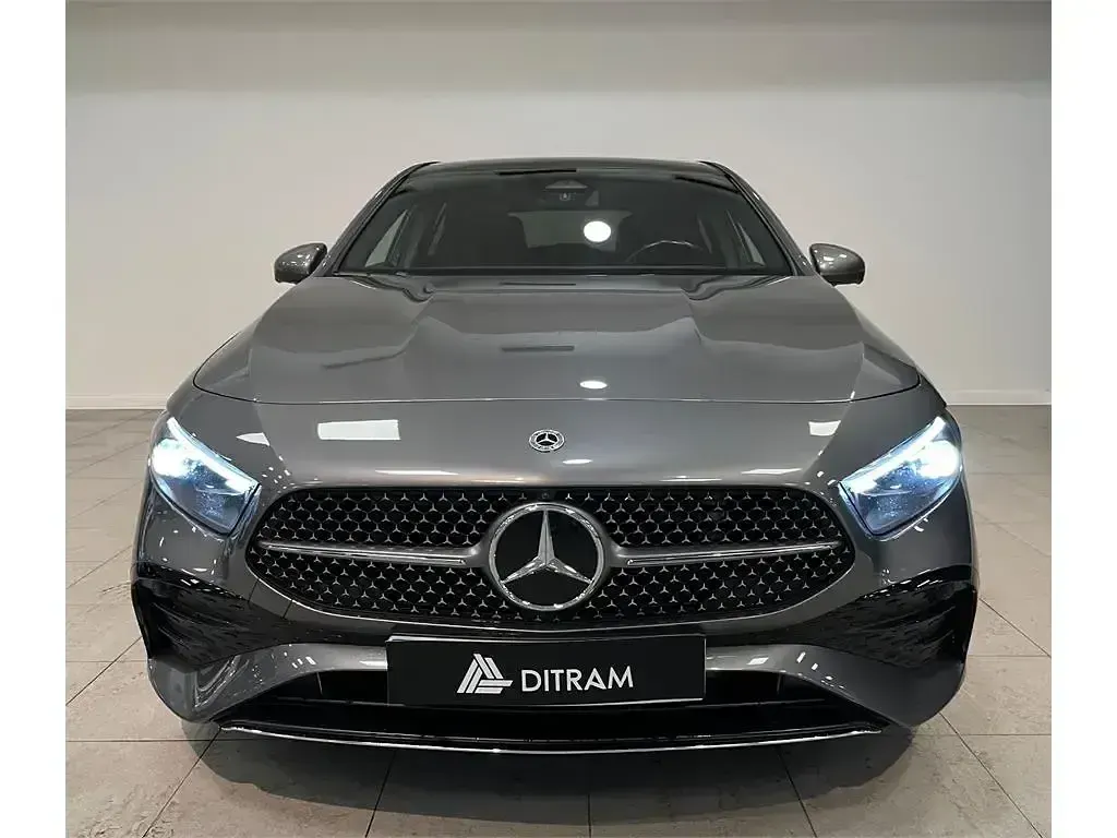 Usado Mercedes A220 190 CV (139 kW) 2024 Gris Berlina