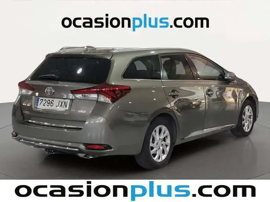 Usado Toyota Auris Touring Sports Active 116 CV (85 kW) 2017 Gris Familiar