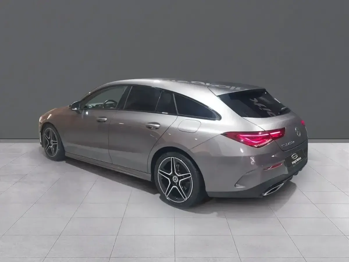 Usado Mercedes CLA200 Shooting Brake 150 CV (110 kW) 2022 Gris Familiar