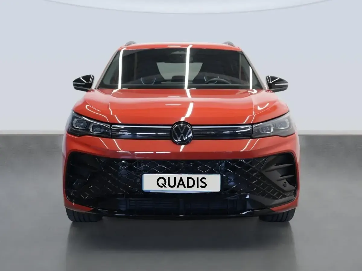 Usado VW Tiguan R-line 150 CV (110 kW) 2025 Rojo SUV