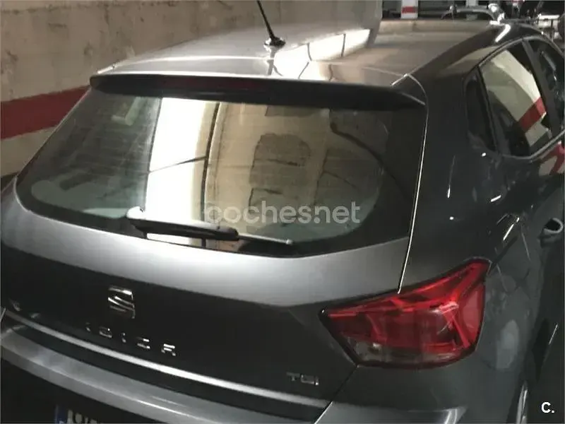 Usado Seat Ibiza Reference 90 CV (66 kW) 2018 Gris / plata Utilitario
