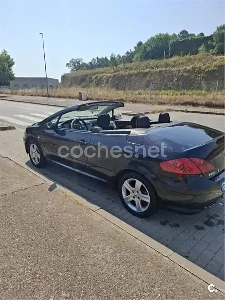 Usado Peugeot 307 CC 138 CV (101 kW) 2005 Negro Descapotable