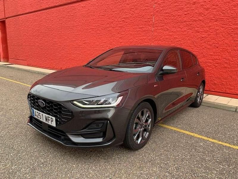 Usado Ford Focus ST-Line 155 CV (114 kW) 2023 Gris Utilitario