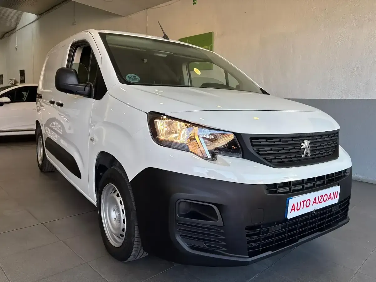 Usado Peugeot Partner S 100 CV (73 kW) 2021 Blanco Monovolumen