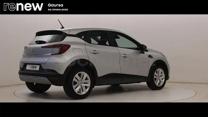 Usado Renault Captur Equilibre 90 CV (66 kW) 2023 Gris / plata SUV