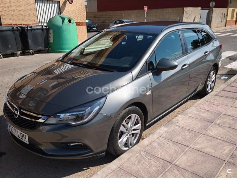 Verde Usado 2019 Opel Astra Innovation Familiar | 8200 € (Precio justo) - Imagen 1/4