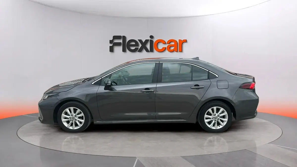 Usado Toyota Corolla Eco 140 CV (102 kW) 2024 Gris Berlina