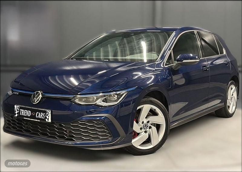 Azul Usado 2021 VW Golf VIII GTE Berlina | 25.890 € (Precio justo) - Imagen 1/4