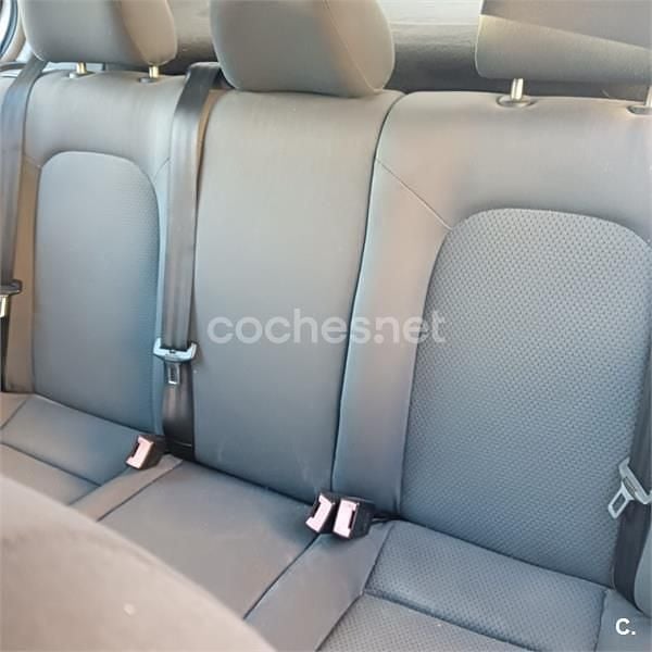 Usado Seat Leon 110 CV (80 kW) 2004 Gris / plata Utilitario