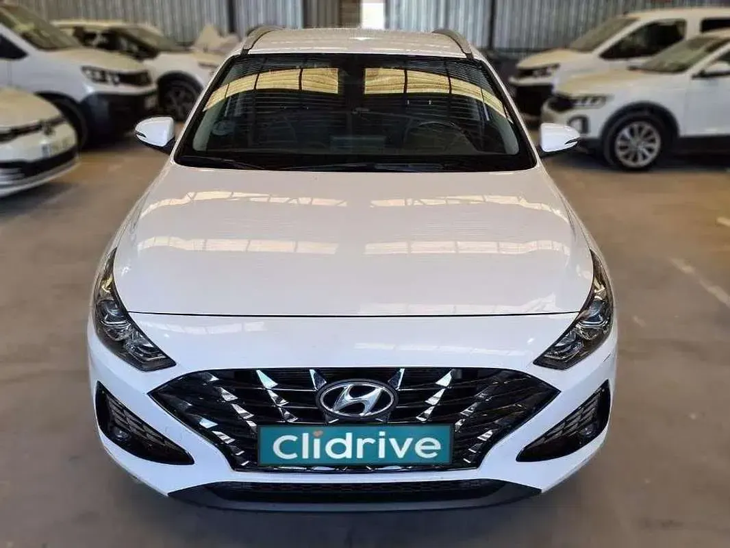 Käytetty Hyundai i30 120 HP (88 kW) 2023 Valkoinen Farmari