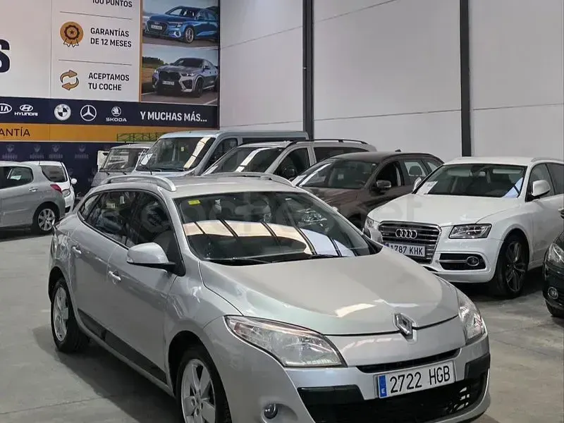 Usado Renault Mégane GrandTour 110 CV (80 kW) 2011 Gris / plata Familiar