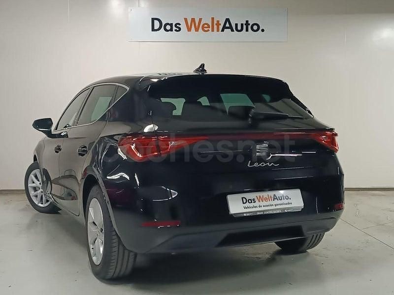 Usado Seat Leon Style 116 CV (85 kW) 2025 Negro Berlina