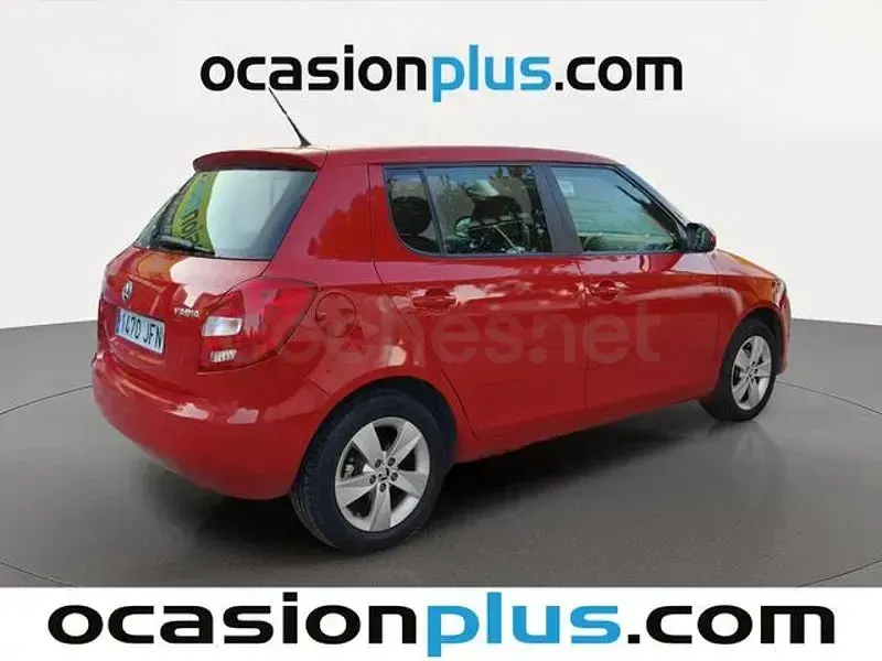 Usado Skoda Fabia Ambition 75 CV (55 kW) 2015 Rojo Berlina
