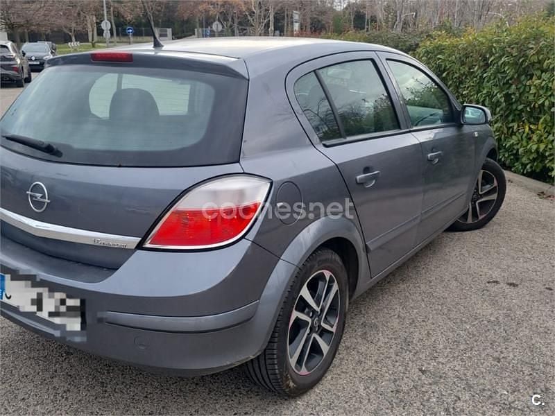 Usado Opel Astra Enjoy 105 CV (77 kW) 2004 Gris / plata Berlina