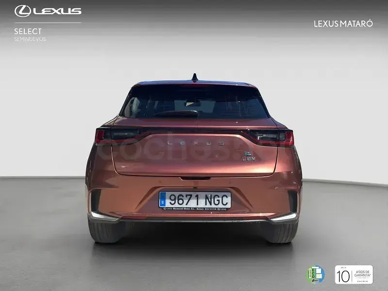 Usado Lexus LBX 136 CV (100 kW) 2025 Gris / plata SUV