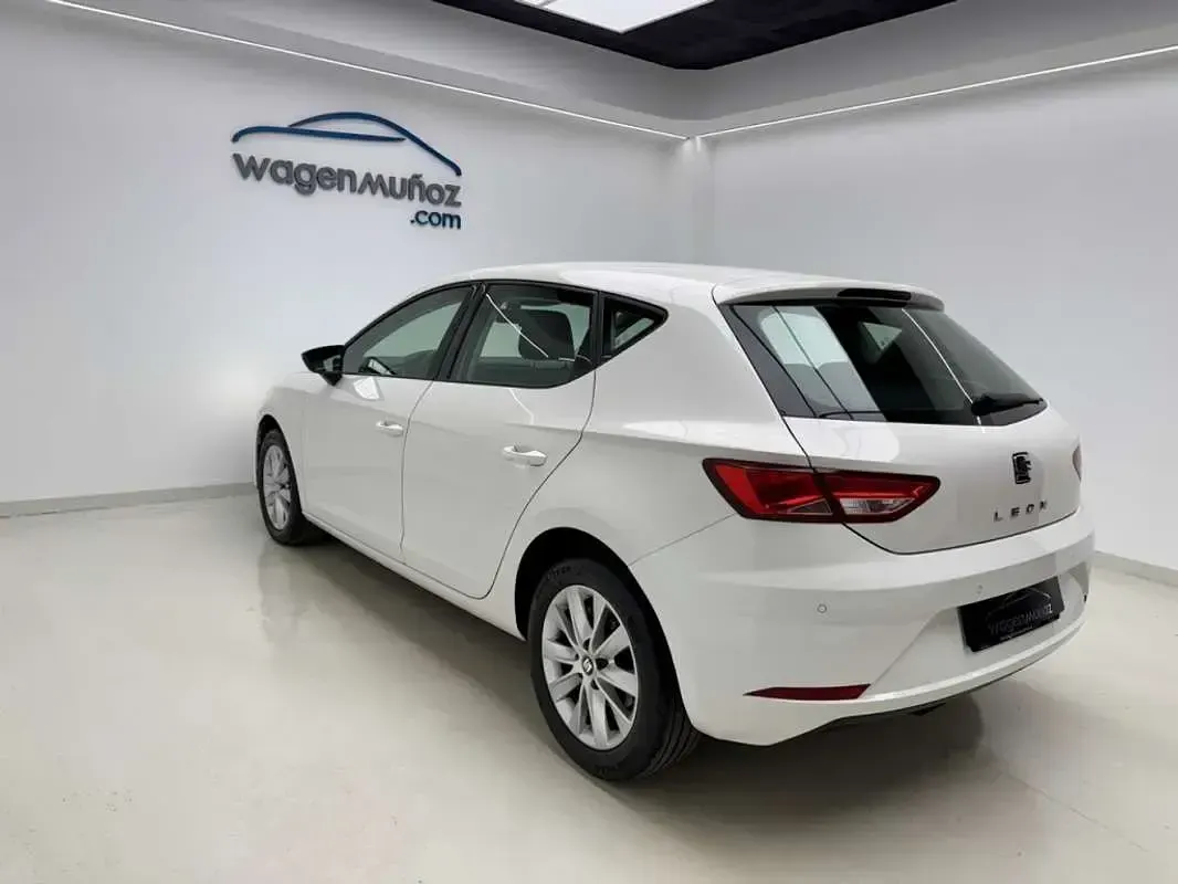 Usado Seat Leon Style 116 CV (85 kW) 2020 Blanco Utilitario