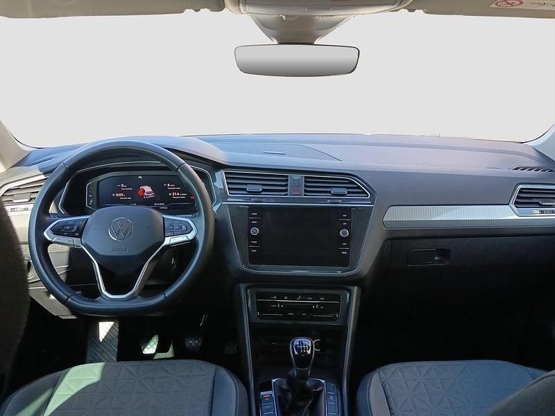 Usado VW Tiguan Life 150 CV (110 kW) 2024 Negro SUV