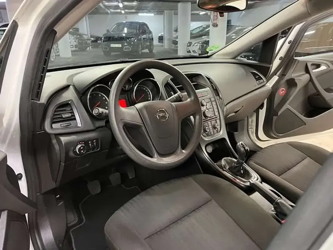 Usado Opel Astra Essentia 101 CV (74 kW) 2011 Blanco Utilitario