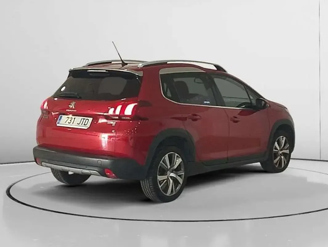 Usado Peugeot 2008 Allure 110 CV (80 kW) 2016 Rojo SUV