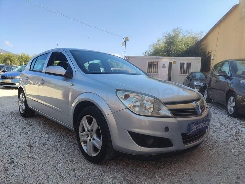Usado Opel Astra Cosmo 115 CV (84 kW) 2009 Gris / plata Berlina