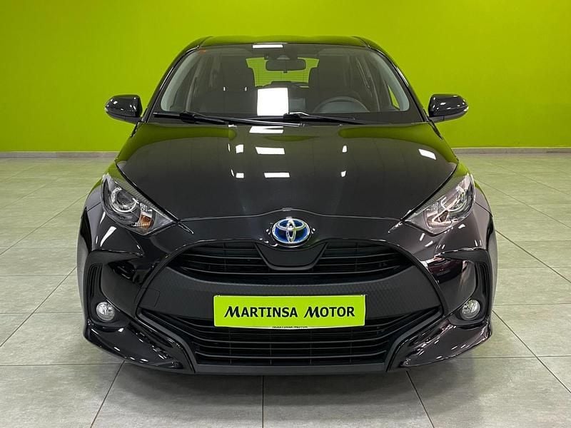 Usado Toyota Yaris Hybrid Business Edition 116 CV (85 kW) 2021 Negro Berlina