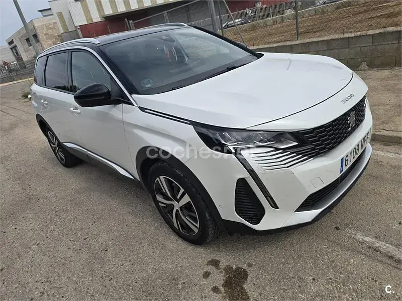Usado Peugeot 5008 Allure 130 CV (95 kW) 2023 Blanco SUV