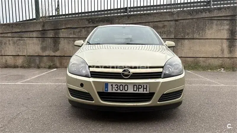 Usado Opel Astra Enjoy 105 CV (77 kW) 2005 Beige Berlina