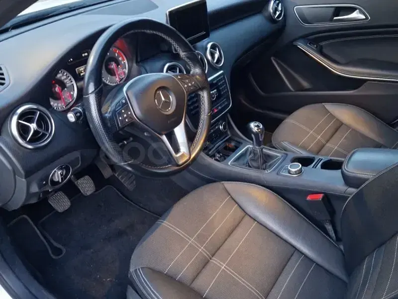 Usado Mercedes A200 Urban 136 CV (100 kW) 2014 Blanco Utilitario