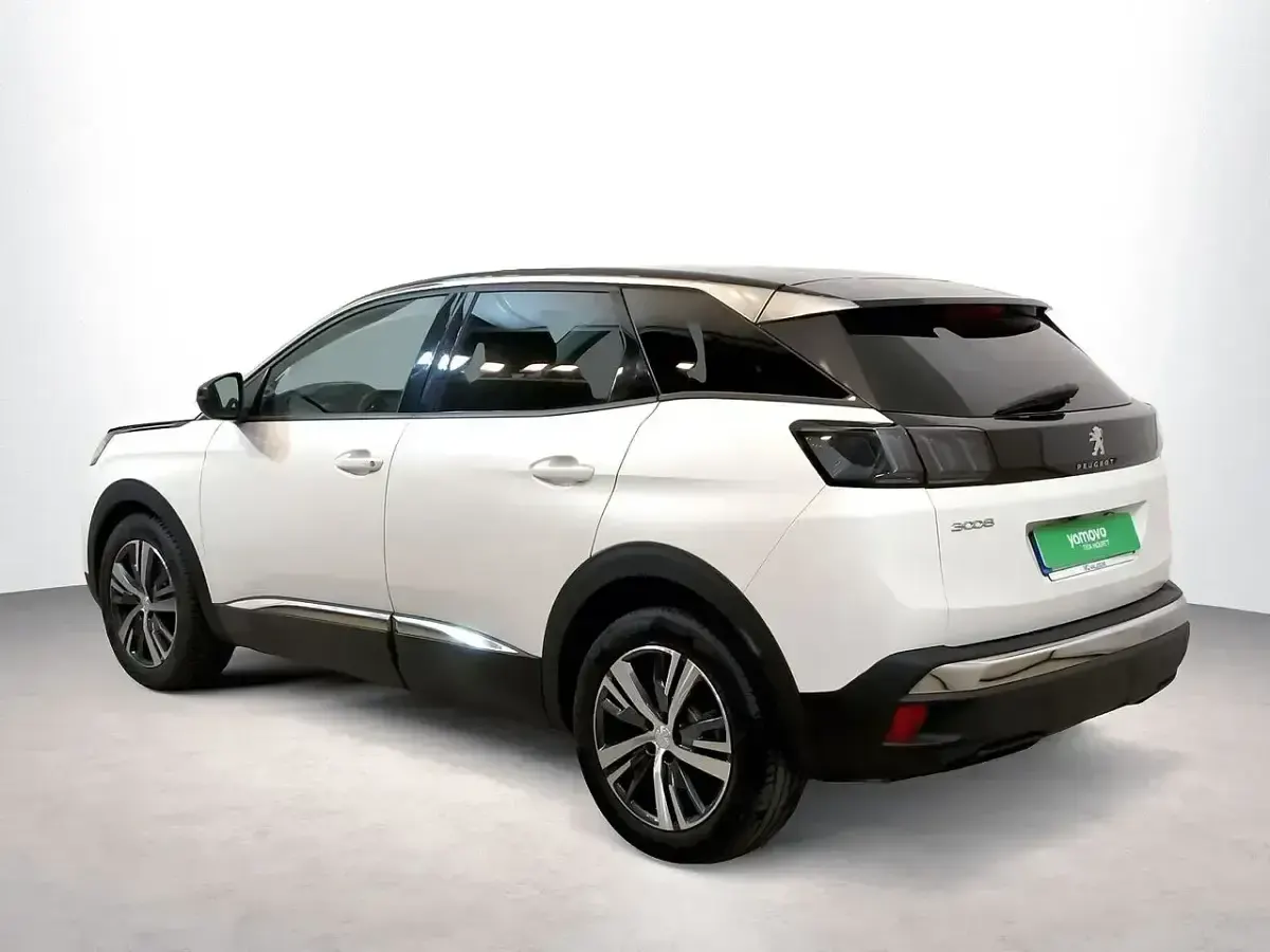 Usado Peugeot 3008 Allure 131 CV (96 kW) 2022 Gris SUV