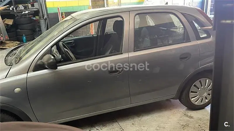 Usado Opel Corsa Enjoy 70 CV (51 kW) 2005 Gris / plata Utilitario