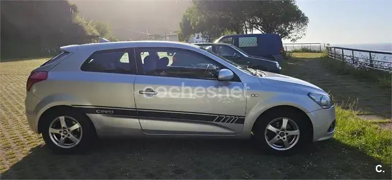 Usado Kia ProCeed 90 CV (66 kW) 2012 Gris / plata Utilitario