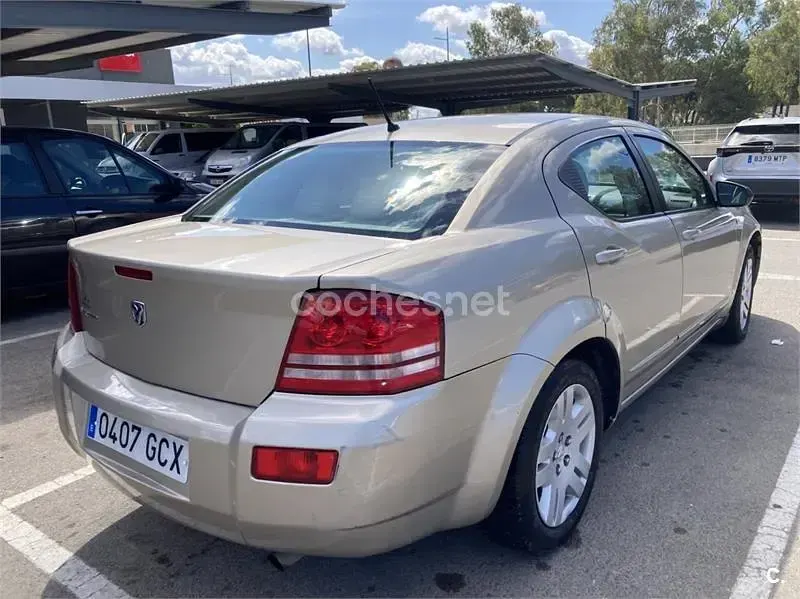 Usado Dodge Avenger SE 156 CV (114 kW) 2008 Beige Berlina