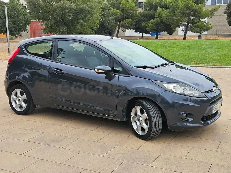 Usado Ford Fiesta Sport 90 CV (66 kW) 2009 Gris / plata Berlina