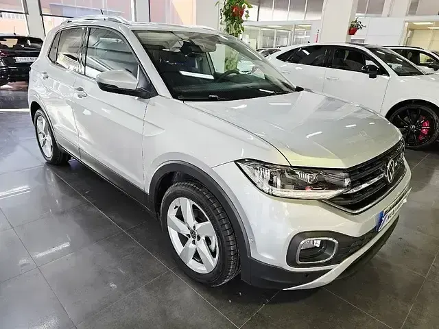 Usado VW T-Cross Sportline 110 CV (80 kW) 2023 Gris / plata SUV