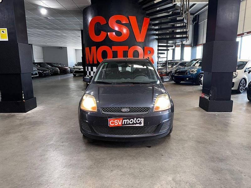 Usado Ford Fiesta Ambiente 68 CV (50 kW) 2008 Gris Utilitario