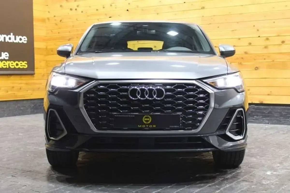 Begagnad Audi Q3 S-Line 245 HK (180 kW) 2022 Grå SUV