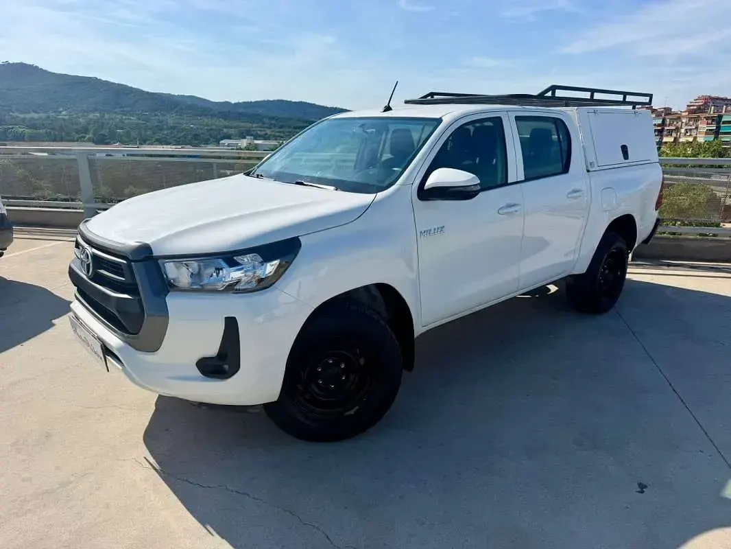 Usado Toyota HiLux 150 CV (110 kW) 2023 Blanco Pickup/Camioneta
