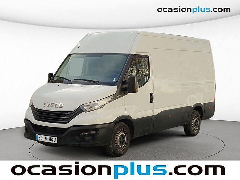 Blanco Usado 2023 Iveco Daily Berlina | 26.264 € (Precio justo) - Imagen 1/4
