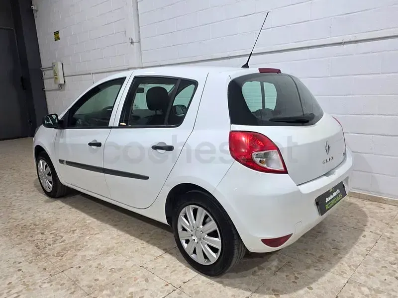Usado Renault Clio IV Business 90 CV (66 kW) 2012 Blanco Berlina