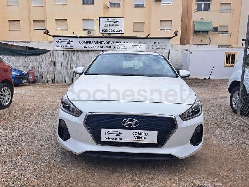 Usado Hyundai i30 95 CV (69 kW) 2018 Blanco Berlina