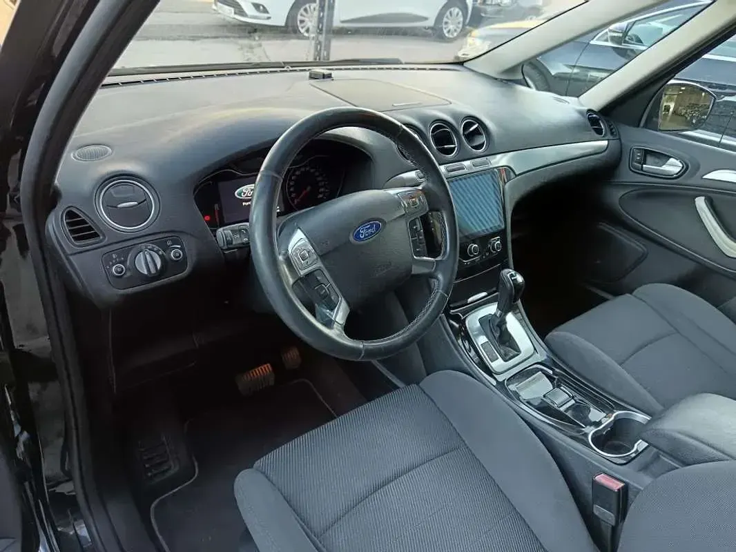 Usado Ford Galaxy Trend 140 CV (102 kW) 2010 Negro Monovolumen
